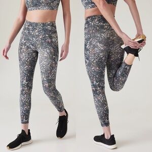 Athleta Ultimate Stash 7/8 Tight KINETIC ABSTRACT MULTI Size Small Petite 978242
